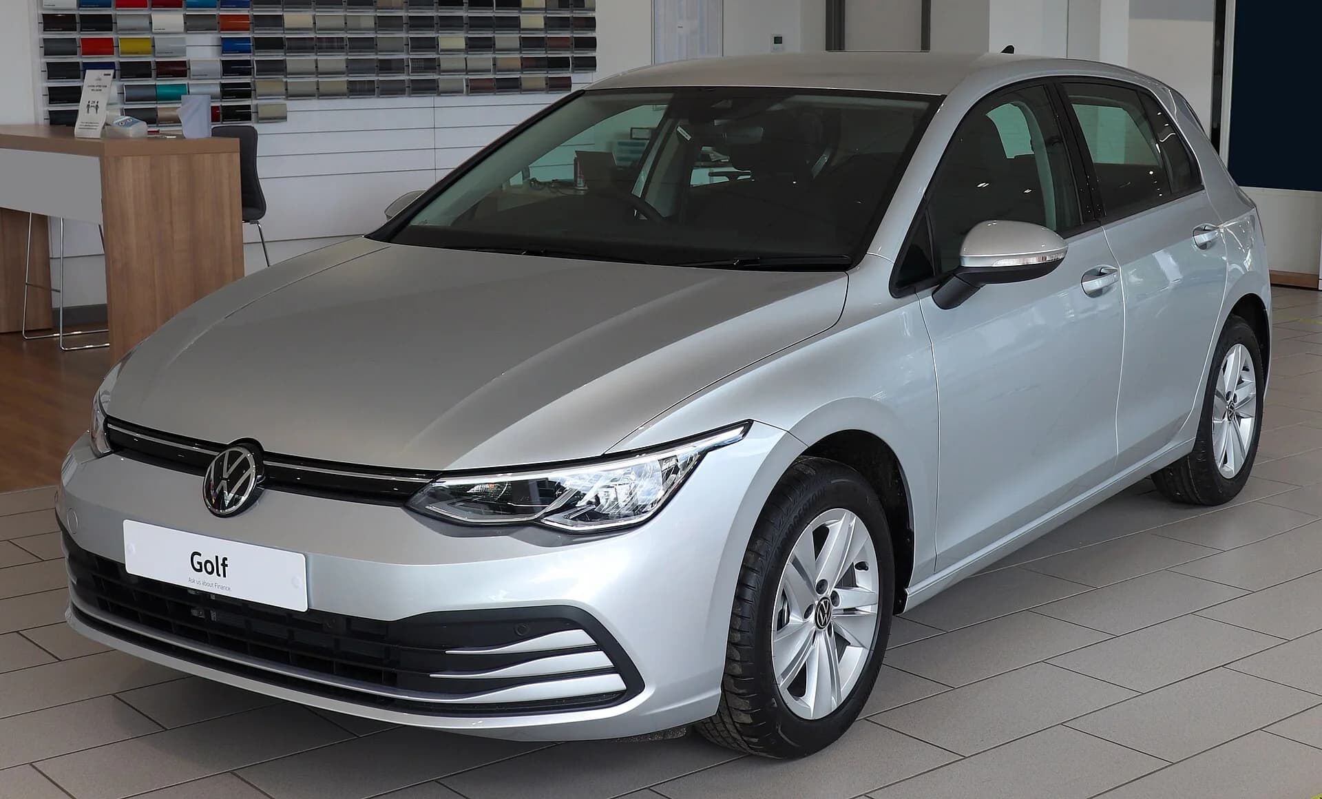 Volkswagen Golf 8 2024 — 1/2